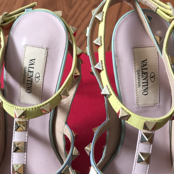 Authentic Valentino rockstud heels - Picture 4 of 6